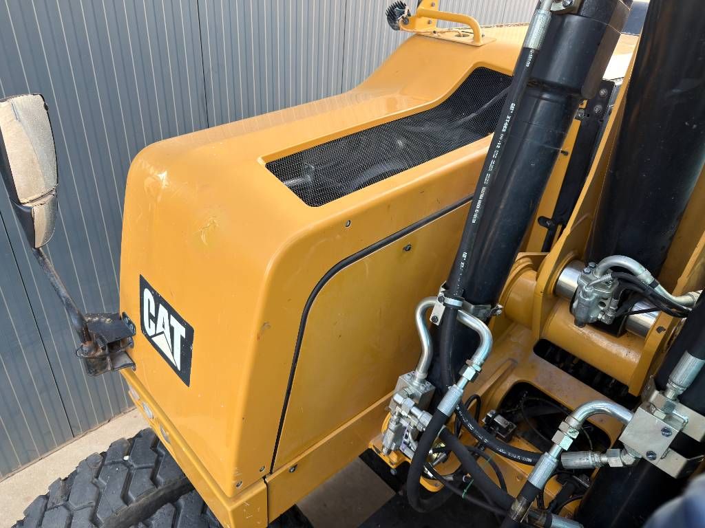CAT M318F
