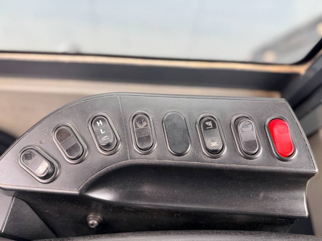 Komatsu WA470-8 - Joystick Steering