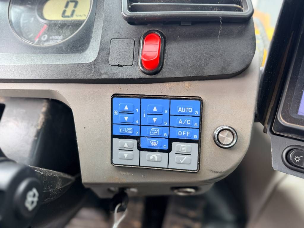 Komatsu WA470-8 - Joystick Steering