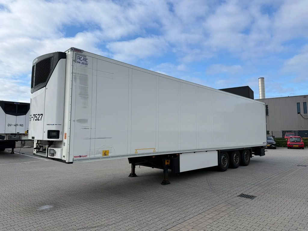 Schmitz Cargobull Carrier Vector HE19MT Multi Temp Liftas