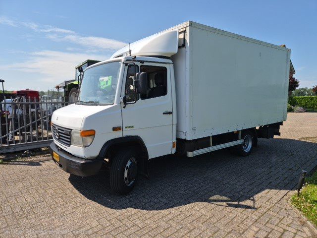 Mercedes Vario 813