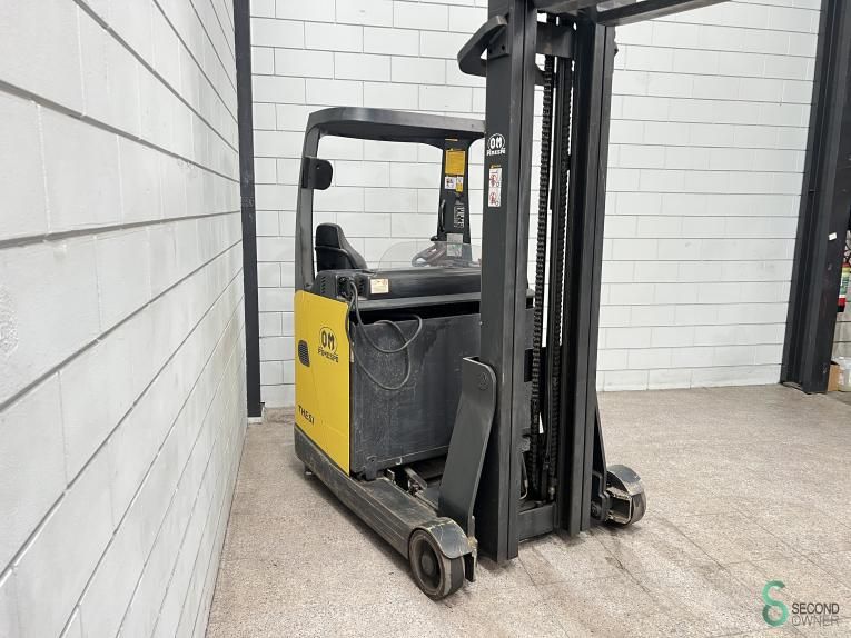 Schubmaststapler Elektrisch OM Thesi B2 K23 2004