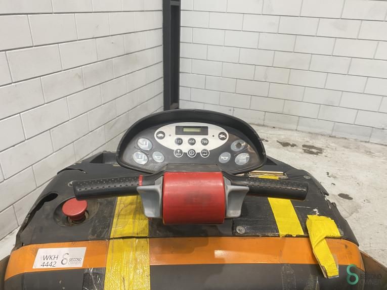 Pallet trucks Electric Still EXU-S24 2015