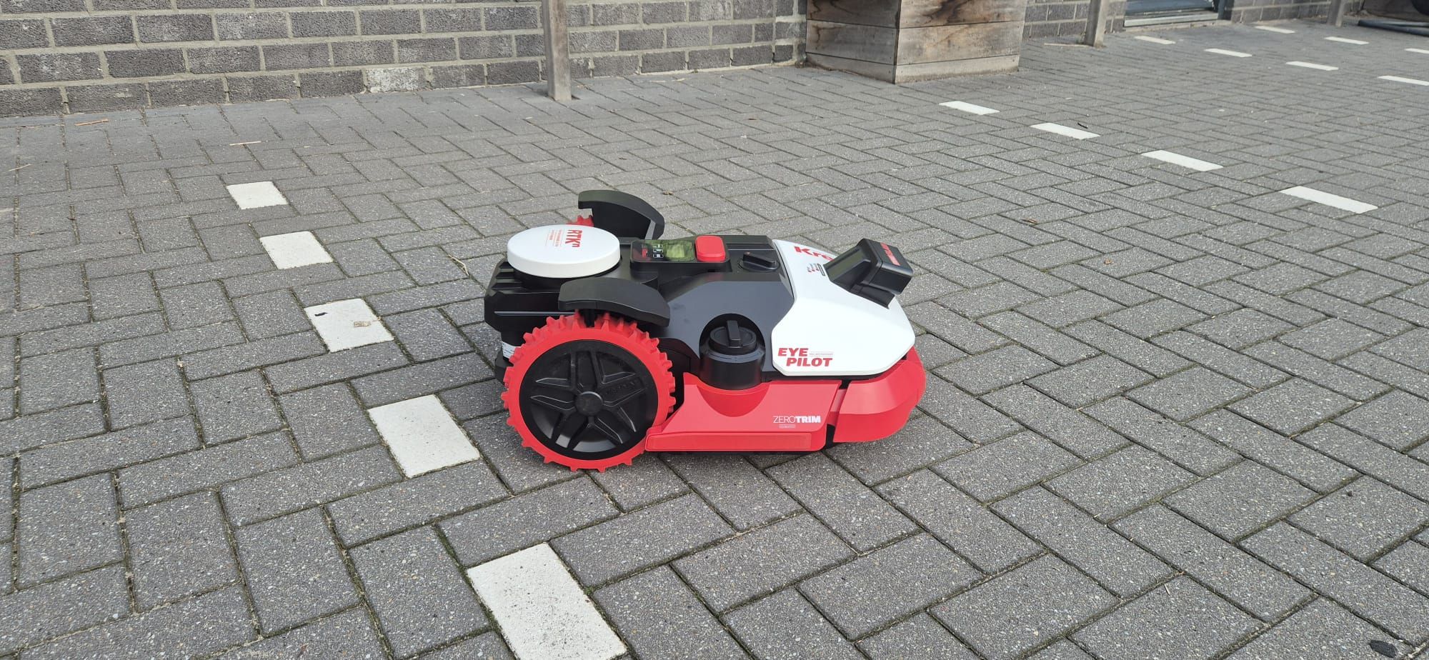 Nieuwe KR261E 1000m2 robotmaaier te koop!