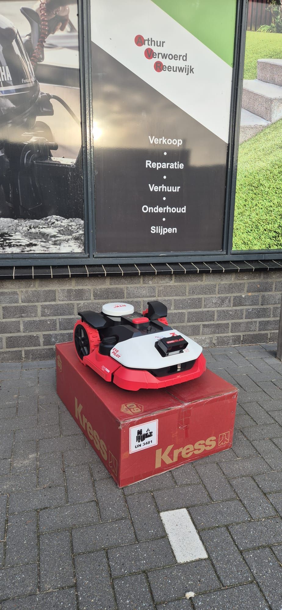 Nieuwe KR261E 1000m2 robotmaaier te koop!