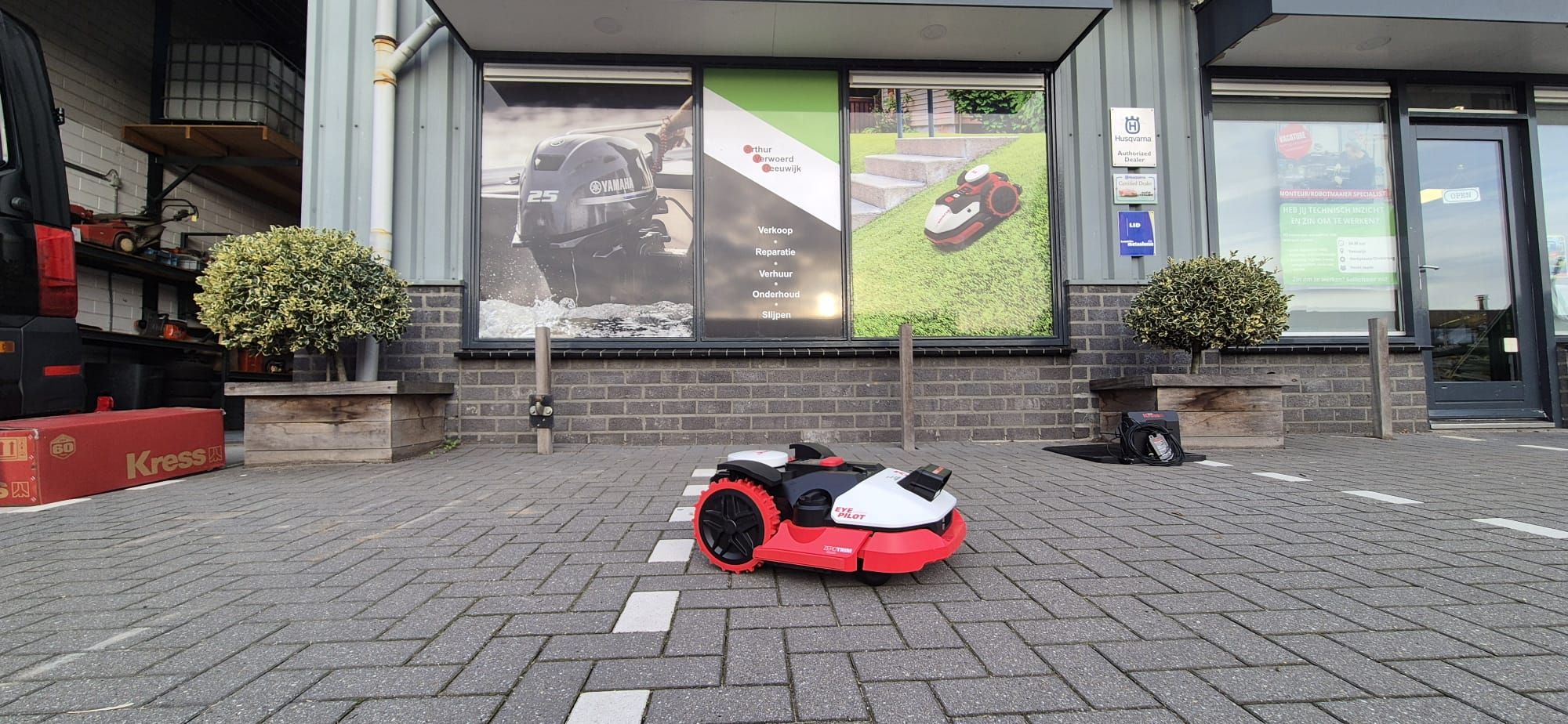 Nieuwe KR261E 1000m2 robotmaaier te koop!
