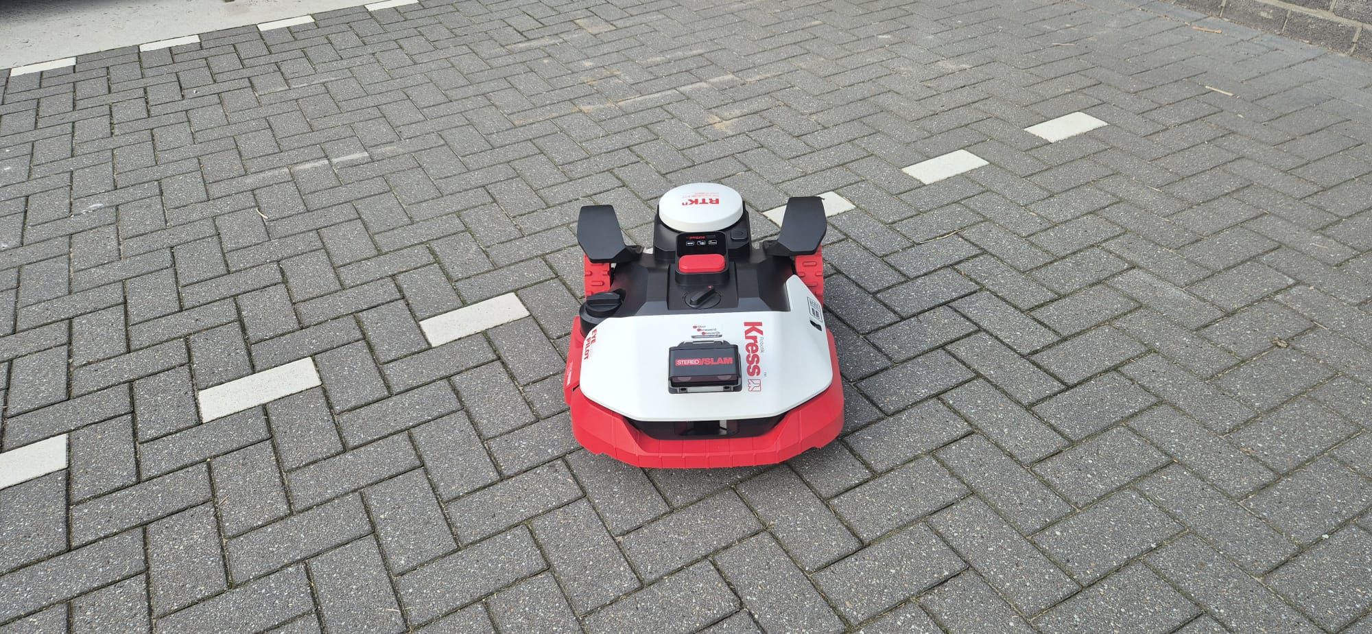 Nieuwe KR261E 1000m2 robotmaaier te koop!