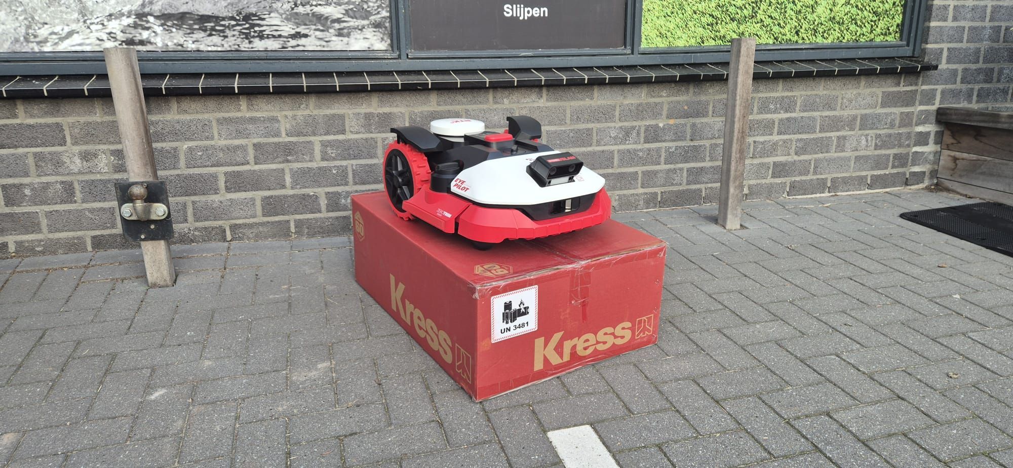 Nieuwe KR261E 1000m2 robotmaaier te koop!