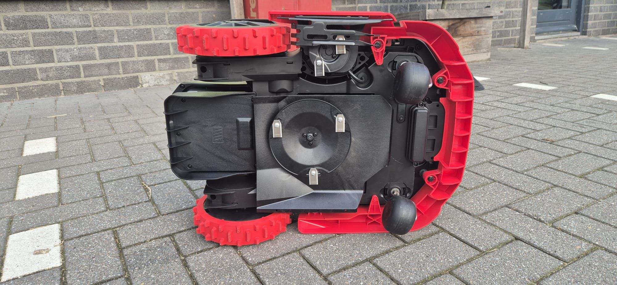 Nieuwe KR261E 1000m2 robotmaaier te koop!