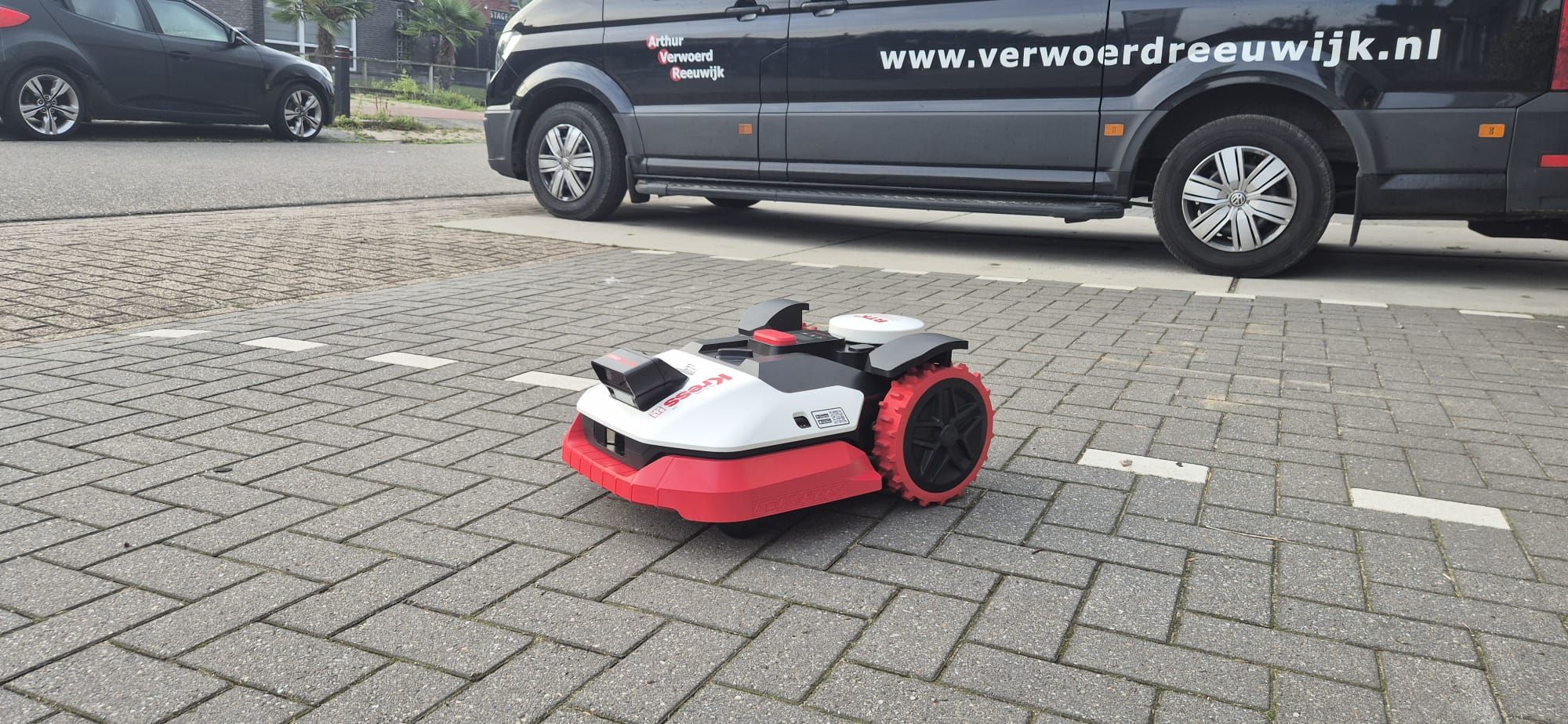Nieuwe KR261E 1000m2 robotmaaier te koop!