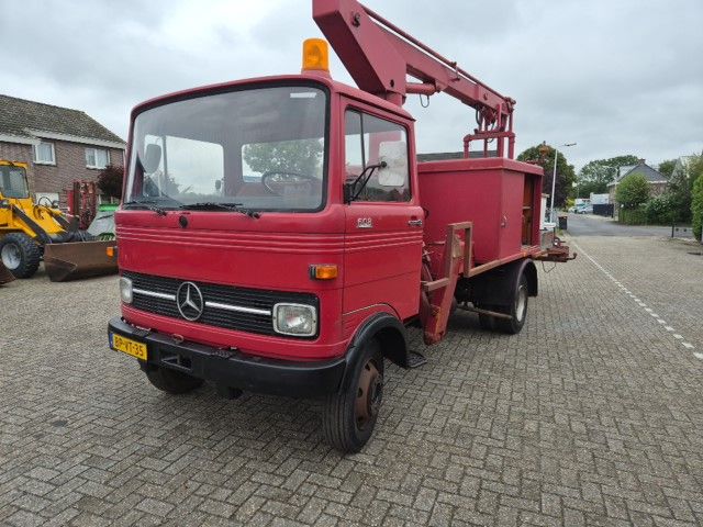 Mercedes LP 608 met hoogwerker