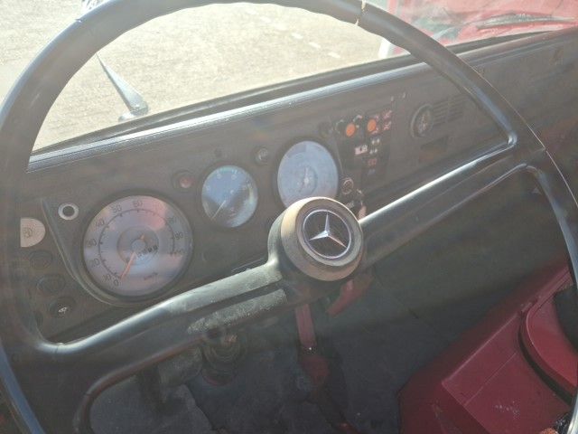 Mercedes LP 608 met hoogwerker