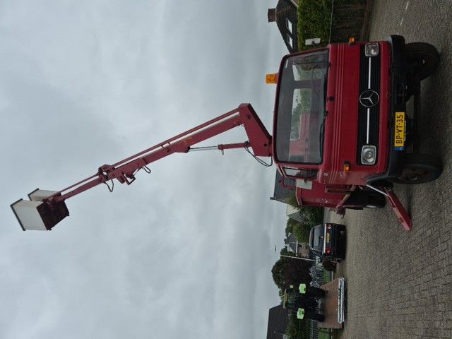 Mercedes LP 608 met hoogwerker