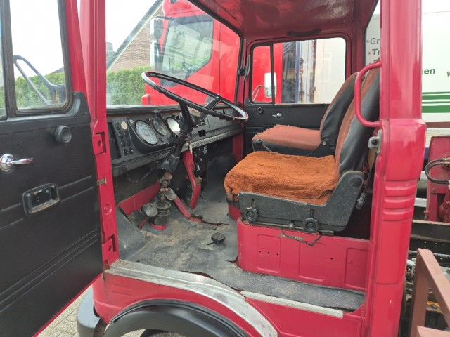 Mercedes LP 608 met hoogwerker