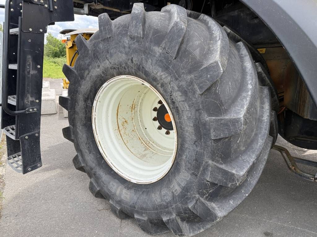 New Holland Combine CR 980
