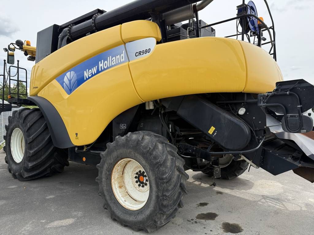 New Holland Combine CR 980