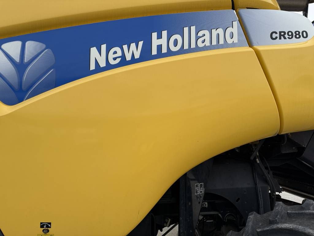 New Holland Combine CR 980