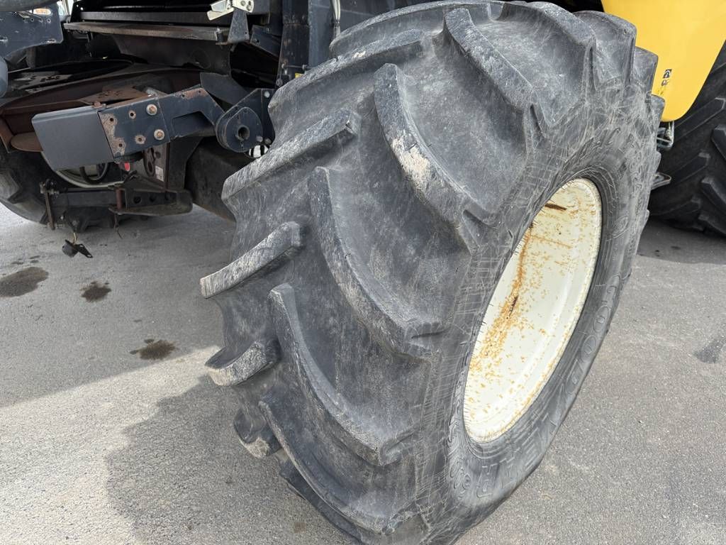 New Holland Combine CR 980