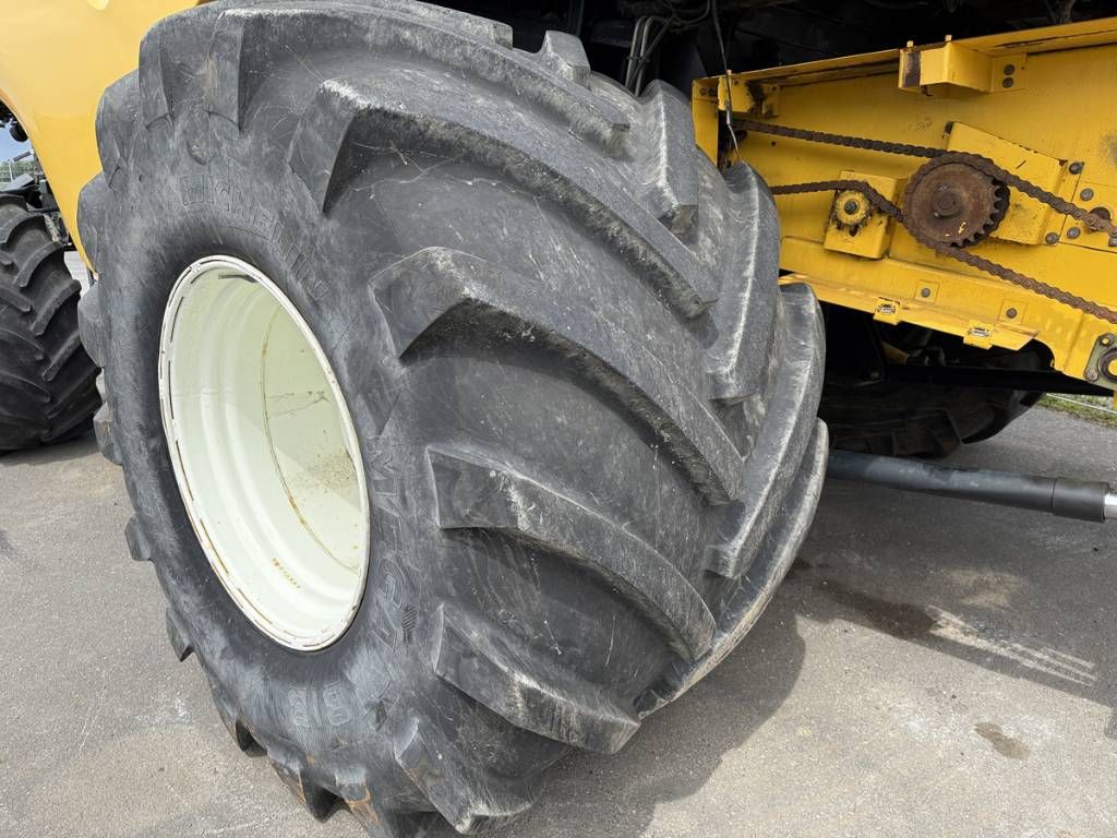 New Holland Combine CR 980