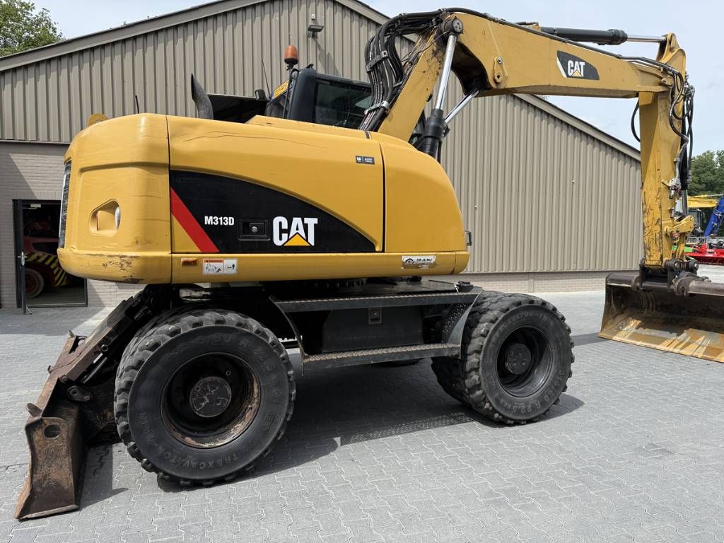 CAT M 313 D