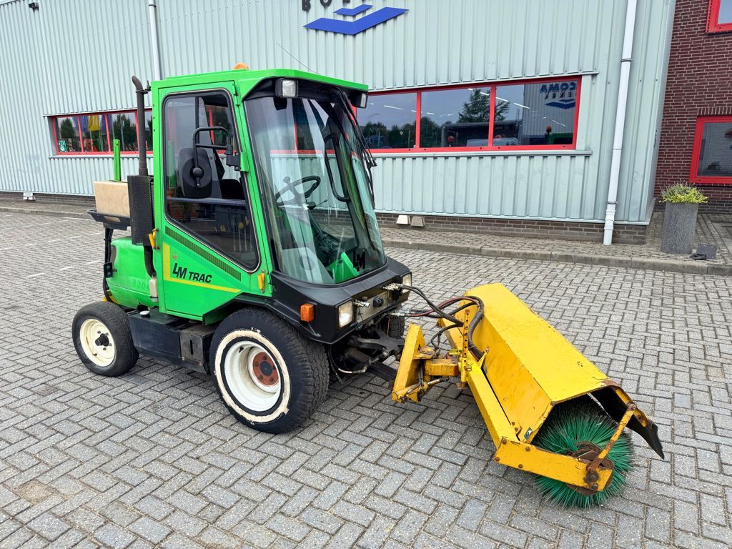 LM Trac 285 Veegmachine