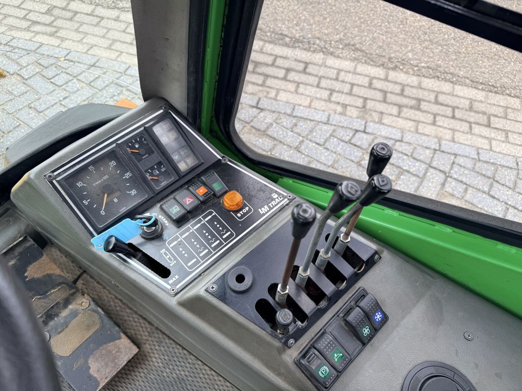 LM Trac 285 Veegmachine