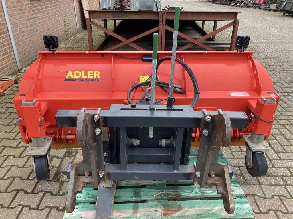 Adler Sneeuwschuif met Giant of JCB aanspan