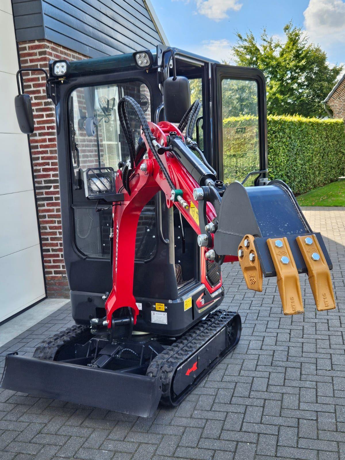 Kingway graafmachine minigraver Yama S15K 1200KG 3 graafbakken