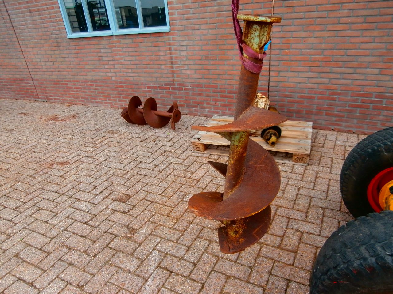 Boorinstallatie 540 Tpm met boren 30 40 cm groothoekaftakas