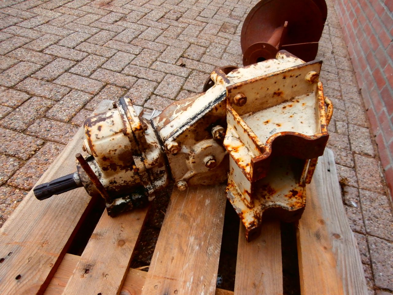 Boorinstallatie 540 Tpm met boren 30 40 cm groothoekaftakas