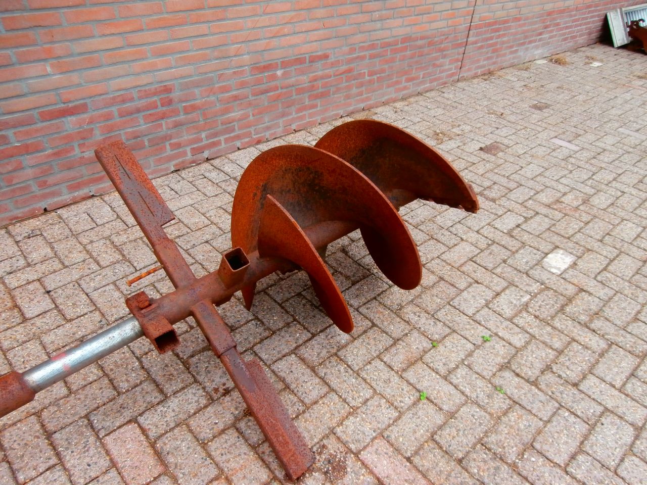 Boorinstallatie 540 Tpm met boren 30 40 cm groothoekaftakas