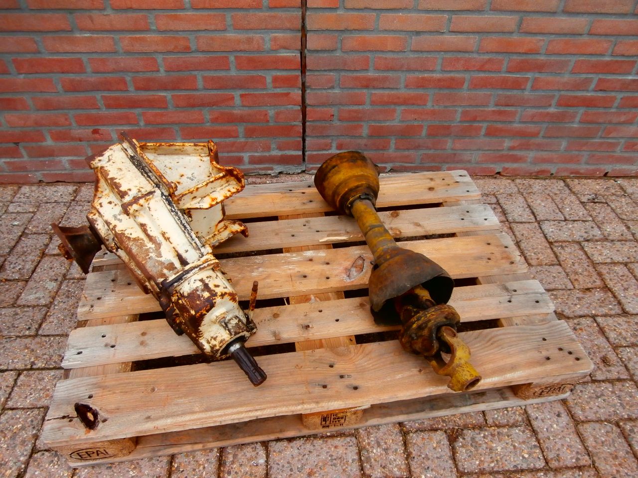 Boorinstallatie 540 Tpm met boren 30 40 cm groothoekaftakas
