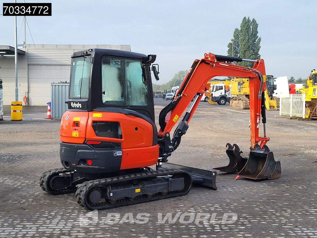 Kubota U36 -4 3 Buckets