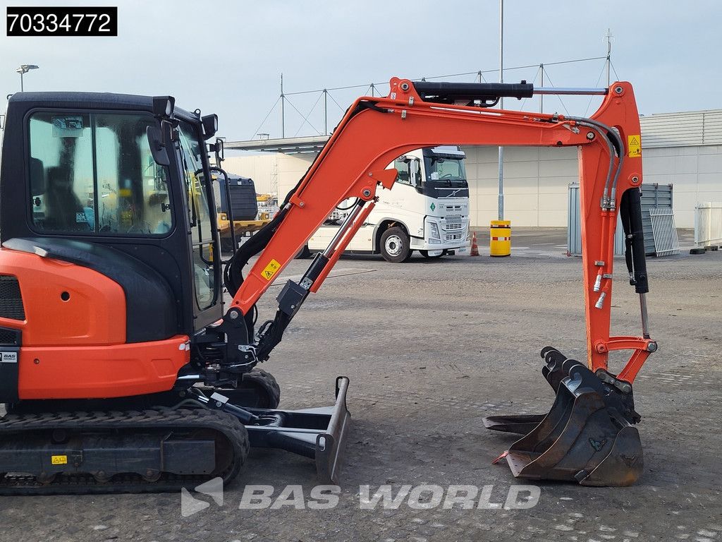 Kubota U36 -4 3 Buckets