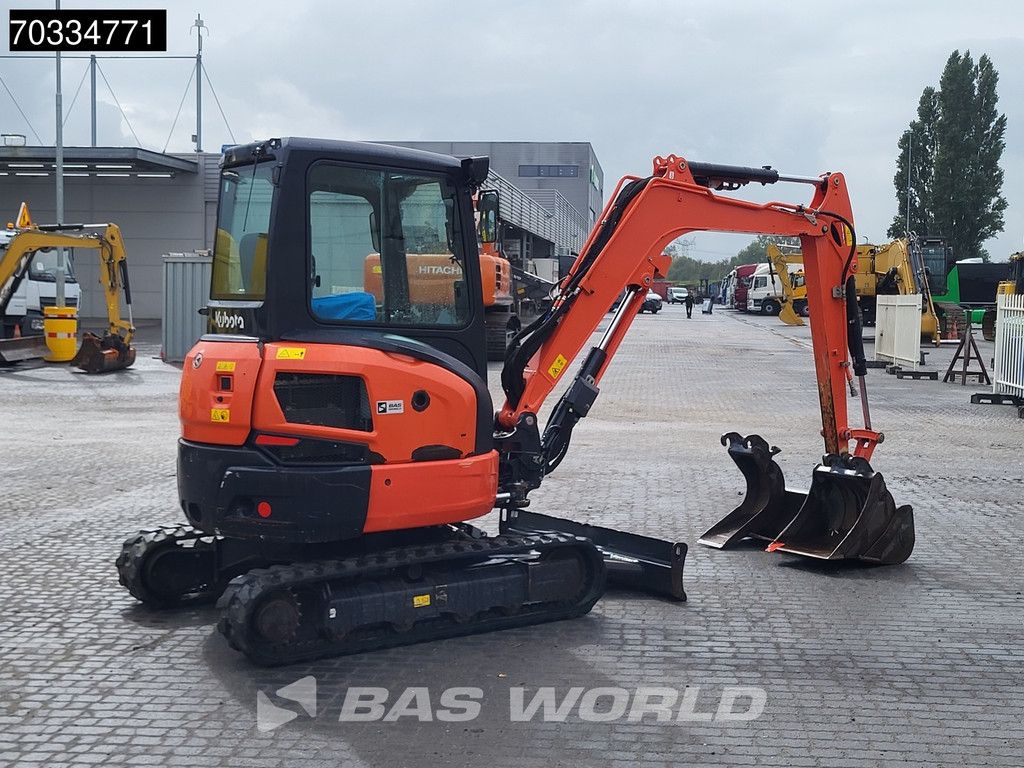 Kubota U36 -4 3 Buckets