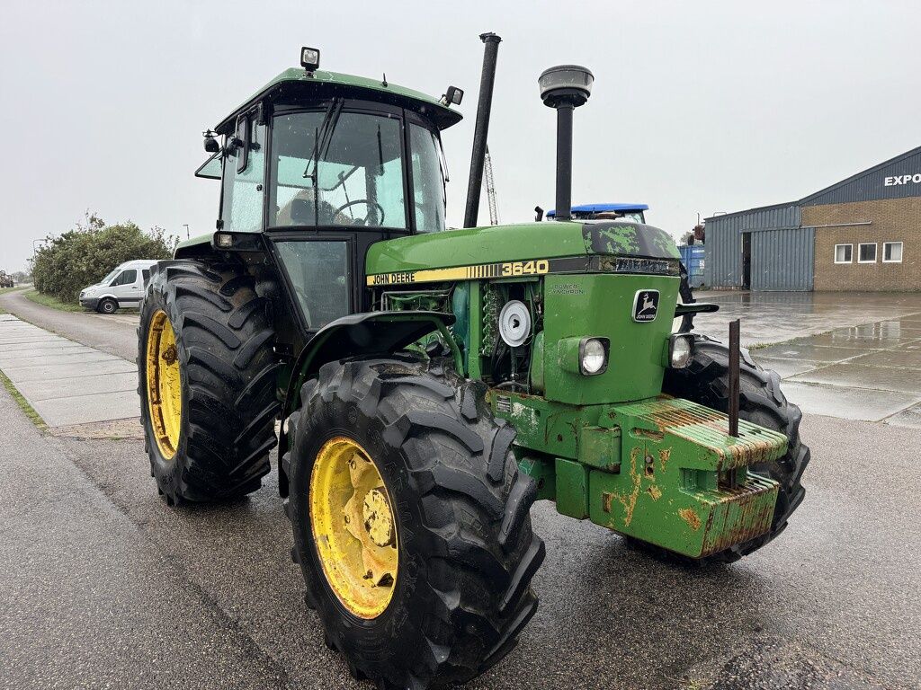 John Deere 3640