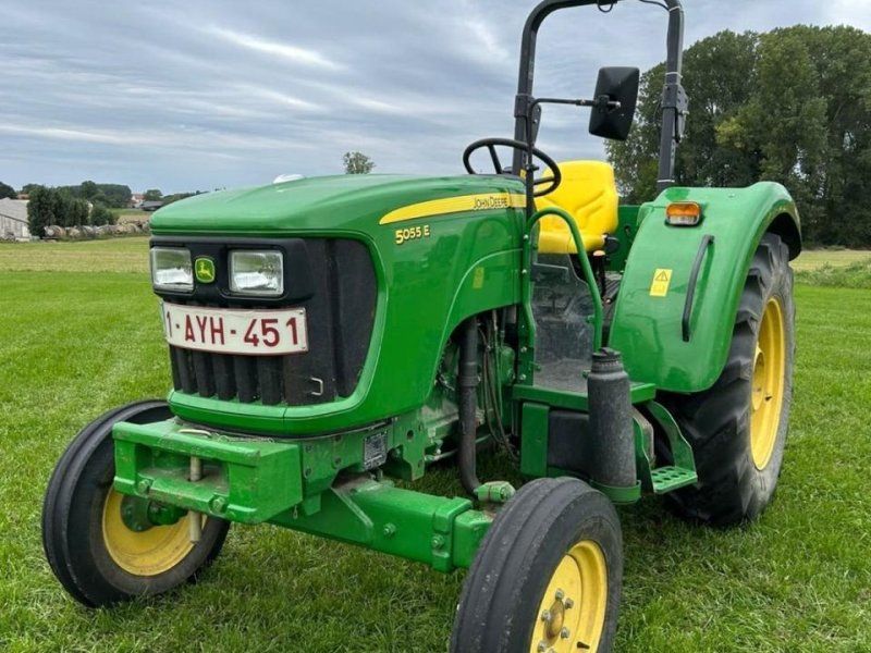 John Deere 5055E