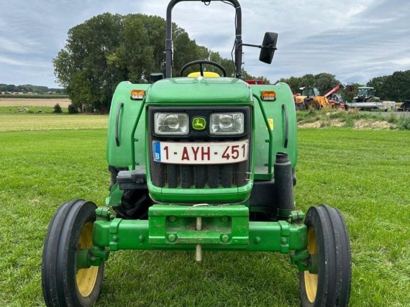 John Deere 5055E