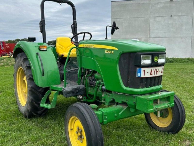 John Deere 5055E
