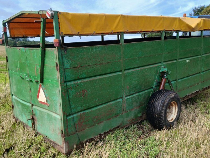Kreaturvogn med hydrauliske hjul