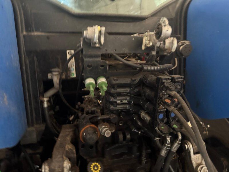 New Holland T 6070 Elite