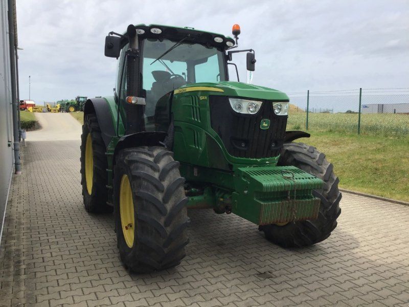 John Deere 6210R