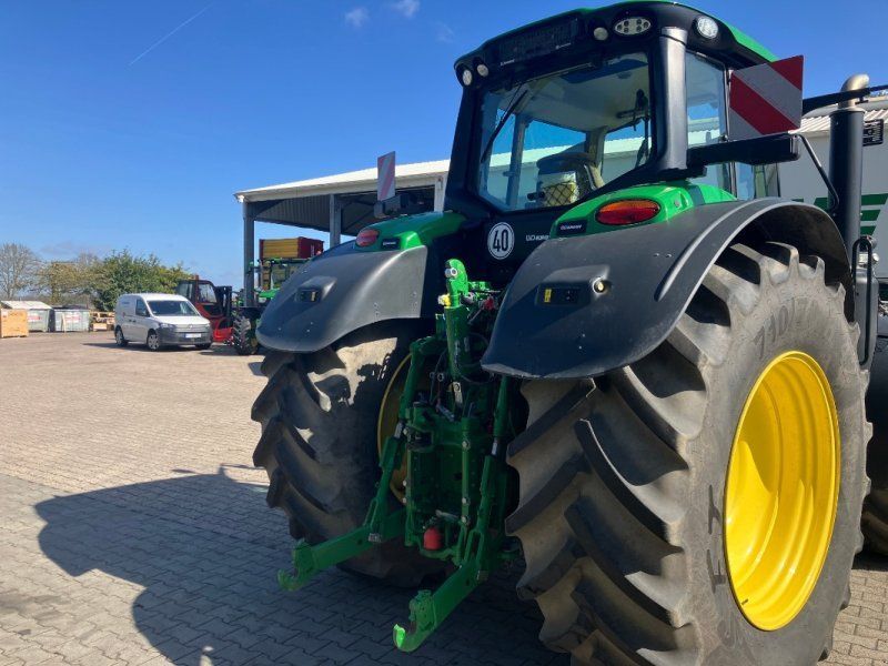 John Deere 6M 200