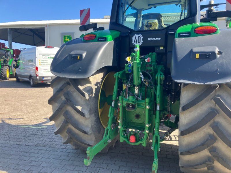 John Deere 6M 200