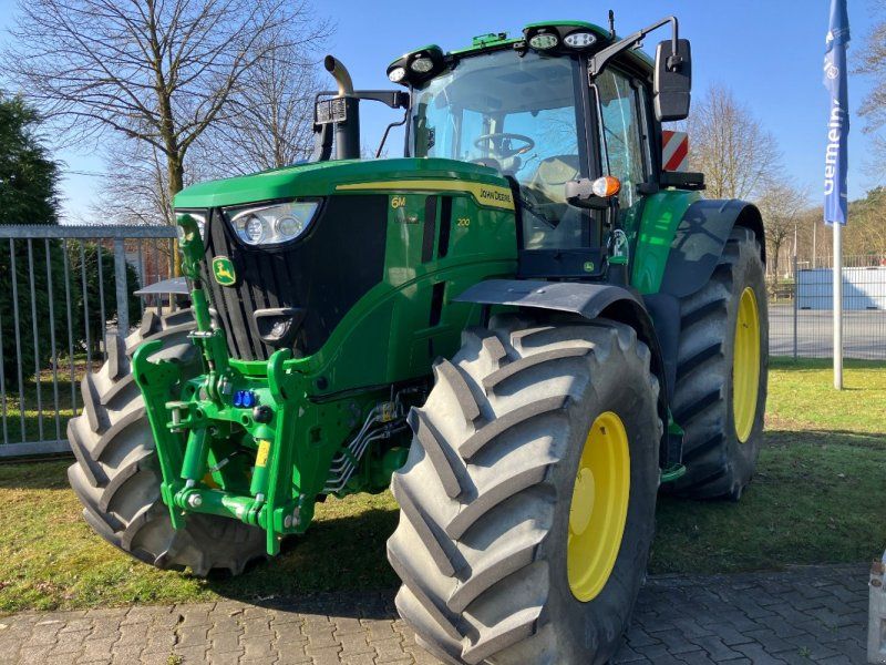 John Deere 6M 200