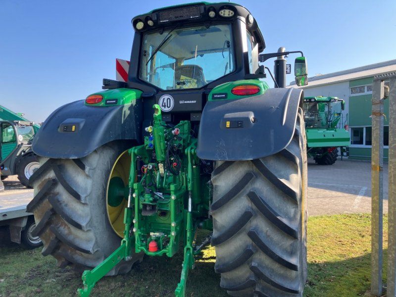 John Deere 6M 200