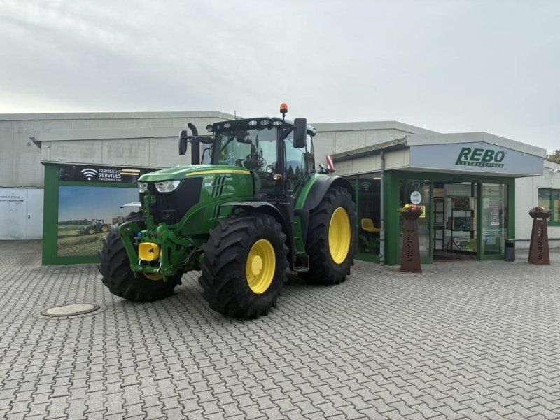 John Deere 6215R