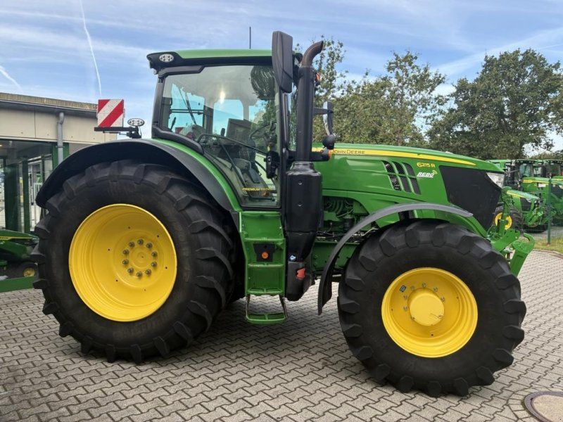 John Deere 6215R