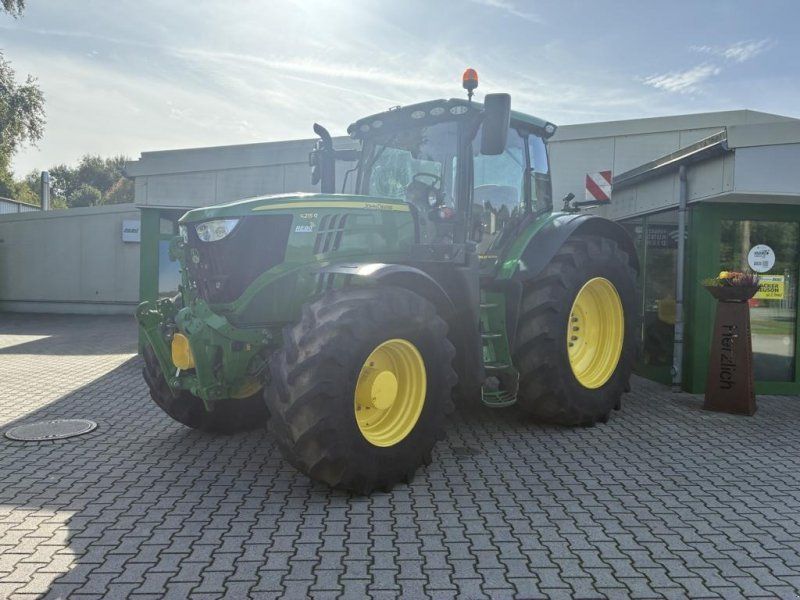 John Deere 6215R