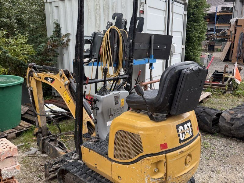 Cat 300.9